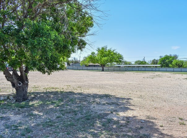 903 W Broadway, Eden, TX 76837