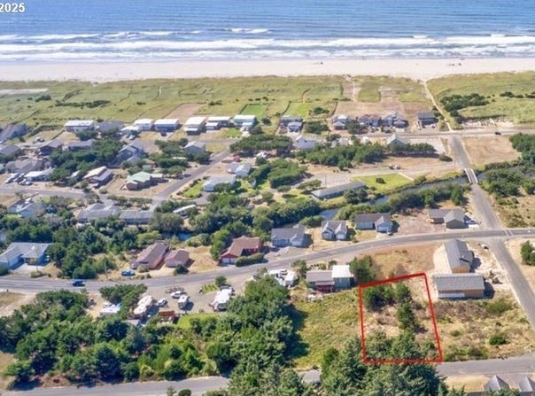 31405 J PL, Ocean Park, WA 98640