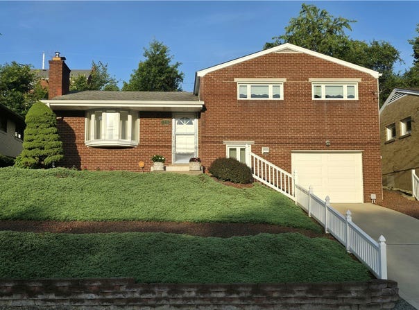 211 Hester Ave, Stowe Twp, PA 15136