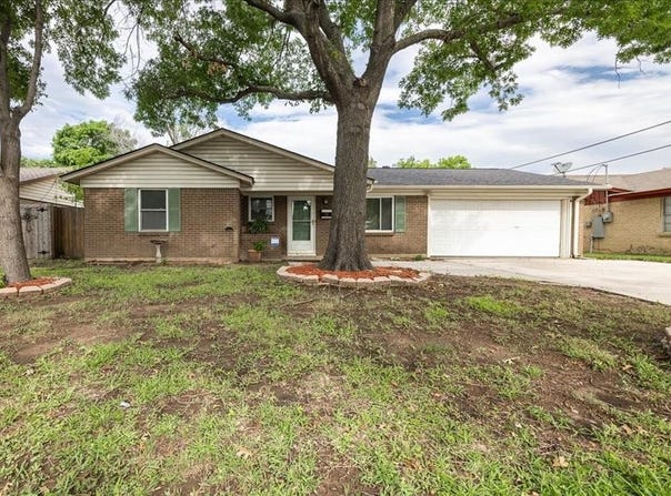 604 S Mills Drive, Euless, TX 76040