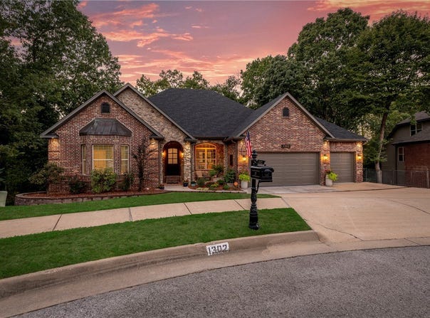 1302 NE Fairwinds Drive, Bentonville, AR 72712