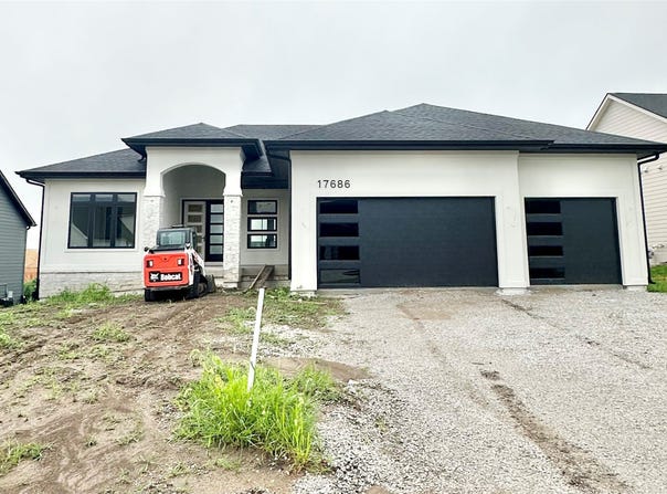 17686 Hammontree Drive, Clive, IA 50325