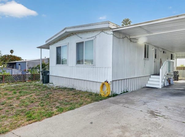 255 E Bolivar 39, SALINAS, CA 93906