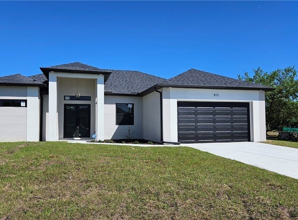 812 Hibiscus Avenue, Lehigh Acres, FL 33972
