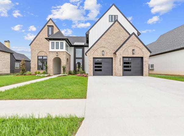 202 Sabal Grove Lane, Youngsville, LA 70592