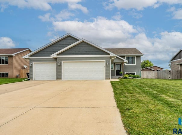 102 N Sund St, Worthing, SD 57077-2074