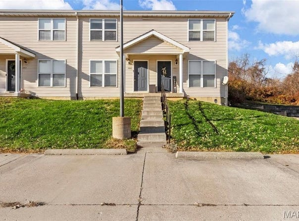 1443 Alberta Drive, St Charles, MO 63303