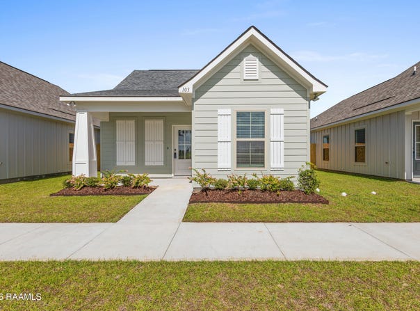 103 Foxglove Lane, Youngsville, LA 70592