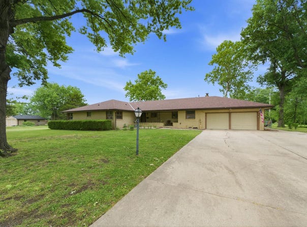 1701 N Sunset Dr, Augusta, KS 67010