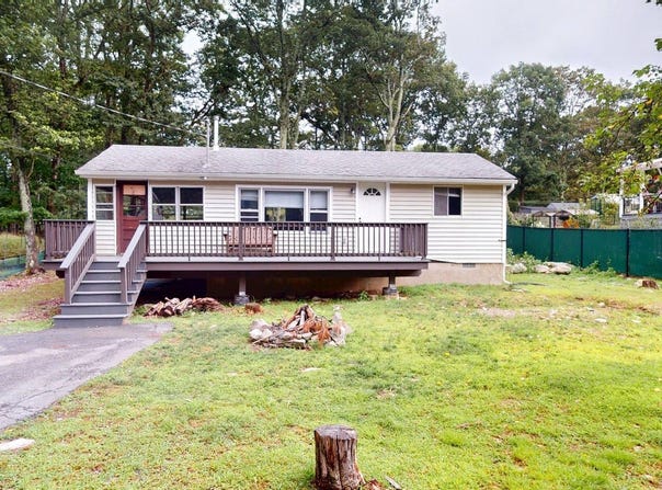 116 Autumn Road, Dingmans Ferry, PA 18328