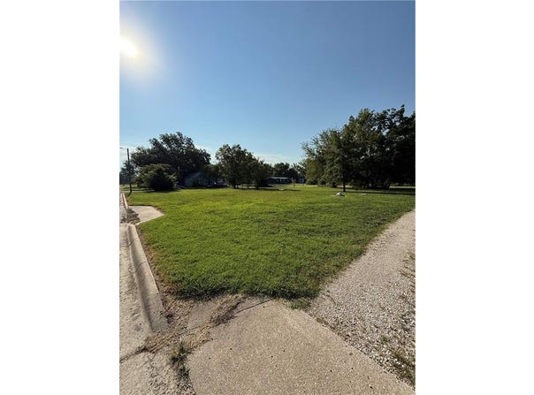 402 S Fourth Street, Iola, KS 66749