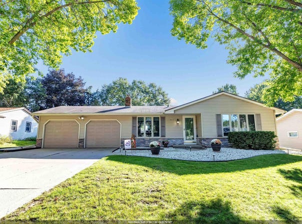863 VENUS Drive, GREEN BAY, WI 54311