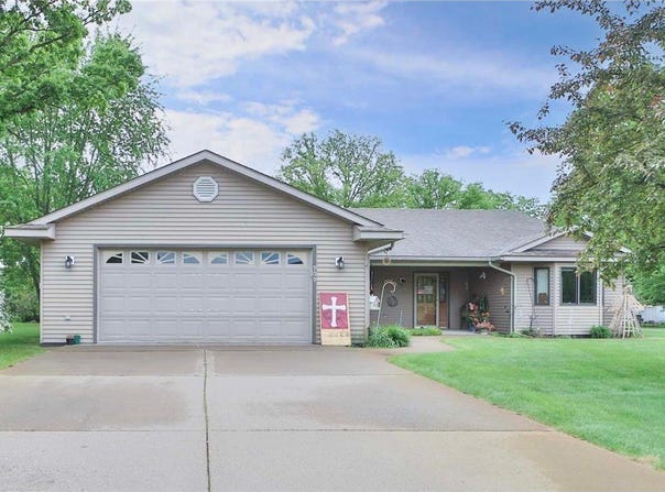 909 Lilac Lane, Little Falls, MN 56345