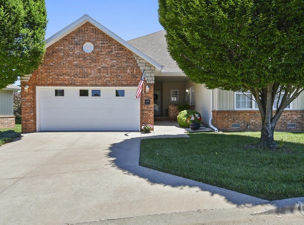 1376 N Sandy Creek Circle, Nixa, MO 65714
