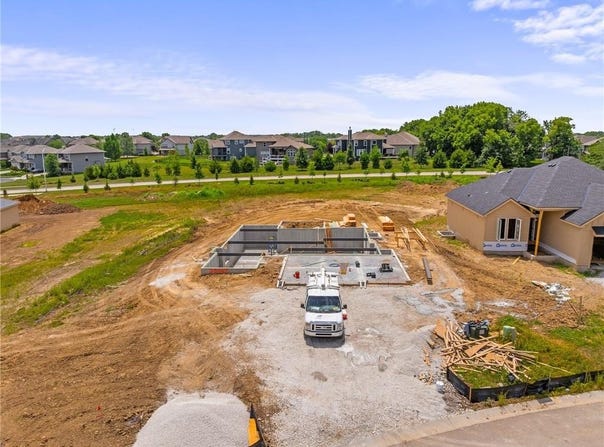 9069 Shady Bend Road, Lenexa, KS 66227
