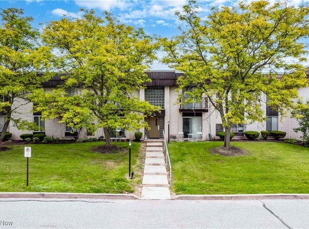 8455 N Akins Road unit: 103, North Royalton, OH 44133