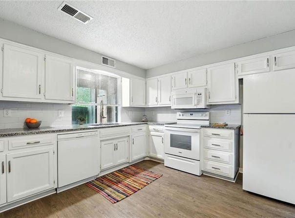 12704 W 110th Terrace, Overland Park, KS 66210