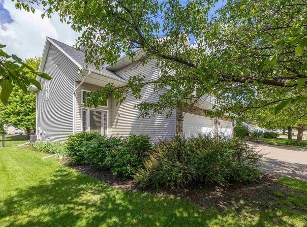 455 N Mckenzie Ln, NorthLiberty, IA 52317