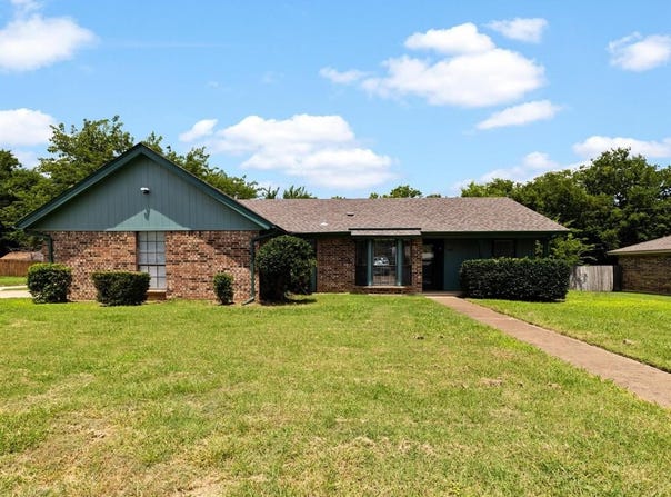 401 Nita Court, Crowley, TX 76036