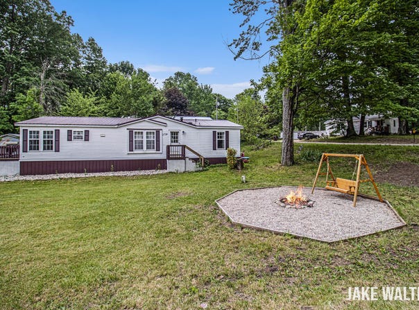 11720 Sparrow Drive, Lakeview, MI 48850