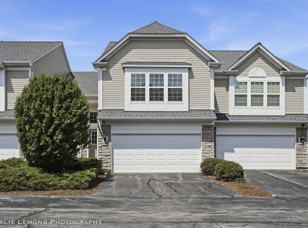 337 Devoe Drive, Oswego, IL 60543