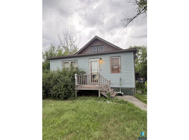 608 W 14th Ave, Mitchell, SD 57301