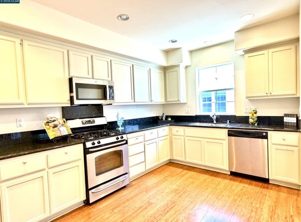 1810 Northshore Dr, Richmond, CA 94804