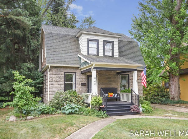 840 Superior Street, South Haven, MI 49090