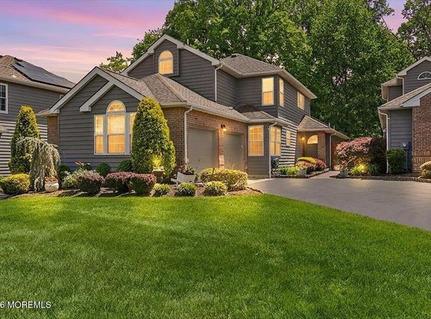 42 Fairway Boulevard, Monroe, NJ 08831