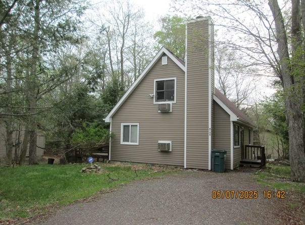 7176 Robinwood Drive, Tobyhanna, PA 18466