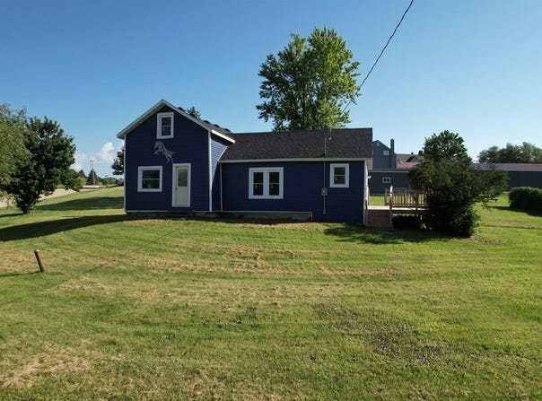 3894 Ellenboro Road, Lancaster, WI 53813