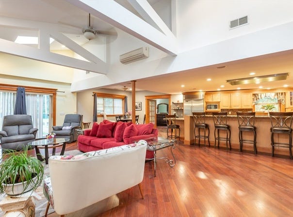 255 Wareham St, Middleboro, MA 02346