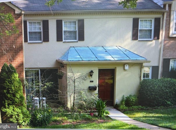 17 OLD FORGE Crossing, DEVON, PA 19333