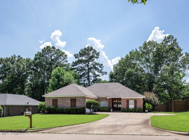 206 Pinevale Street, Flowood, MS 39232