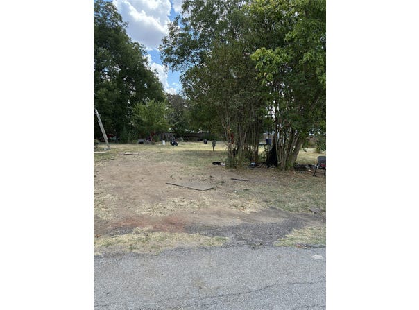 105 Texas Street, Pottsboro, TX 75076