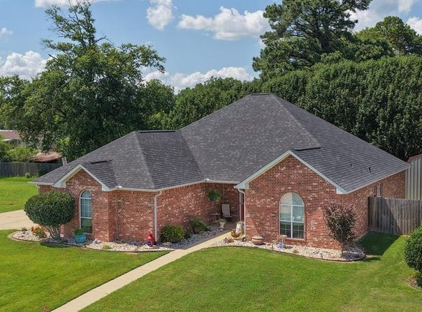 116 Corley Cr, Wake Village, TX 75501