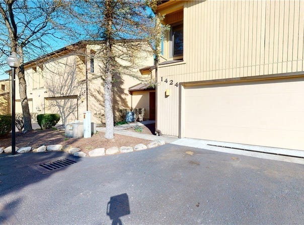 1424 Loop Road, Kent, OH 44240