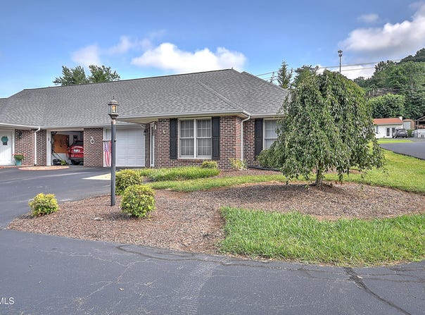 2425 East Lakeview Drive, Johnson City, TN 37601