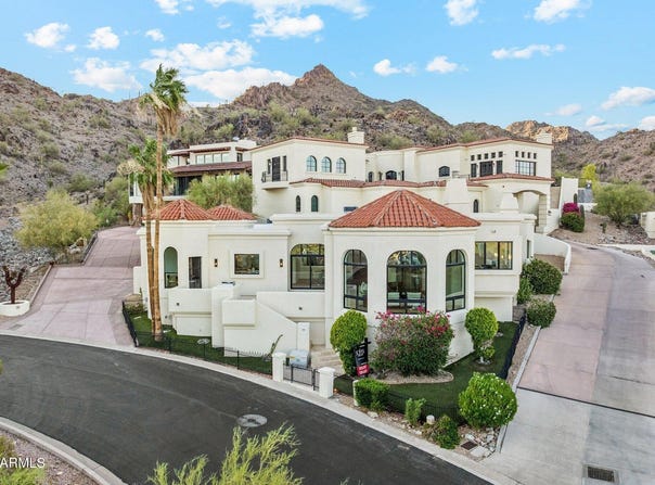 3800 E LINCOLN Drive, Phoenix, AZ 85018