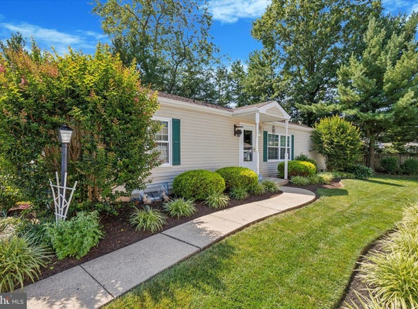 1095 JFK DRIVE, NORTH WALES, PA 19454