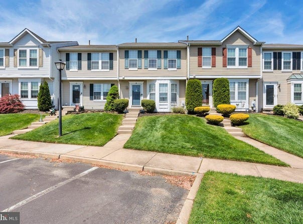 38 PEBBLE LANE, BLACKWOOD, NJ 08012