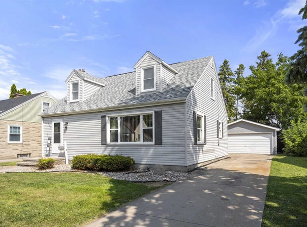 528 E MAES Avenue, KIMBERLY, WI 54136