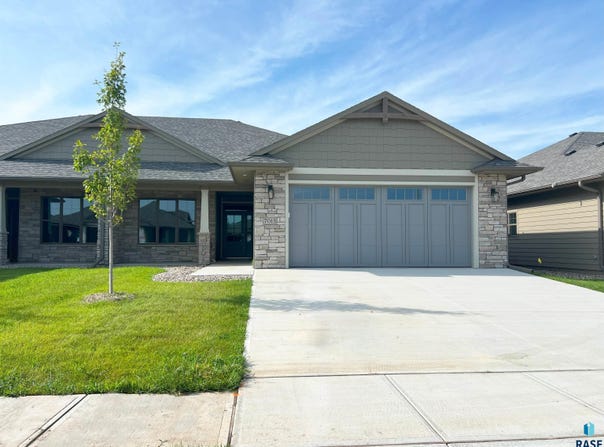 7013 E Copper Stone Cir, Sioux Falls, SD 57110