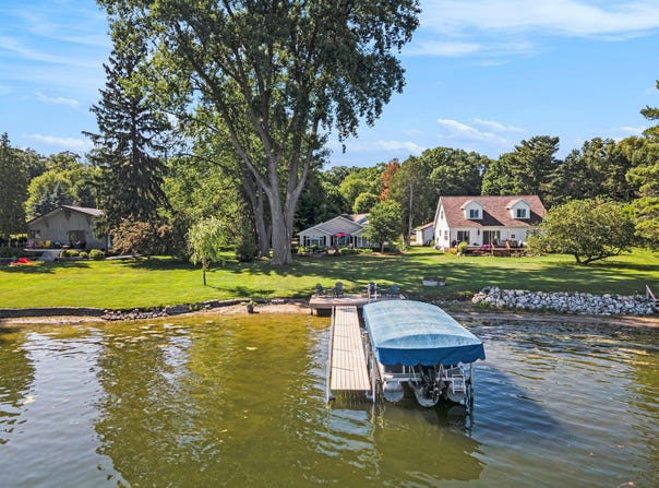 15666 Connelly Avenue, Spring Lake, MI 49456
