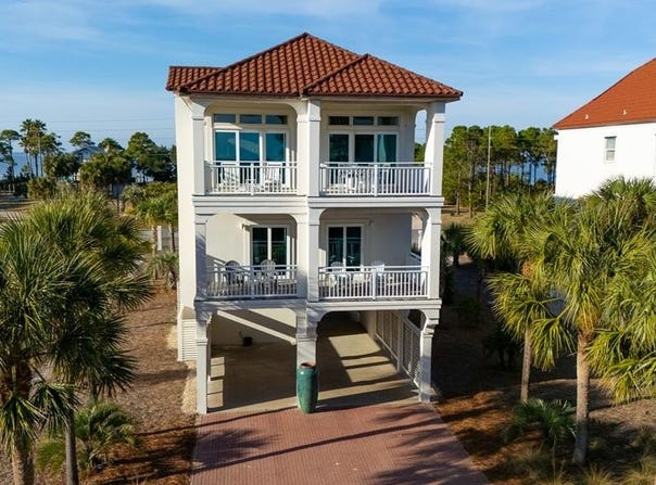 1824 Sunset Dr, St. George Island, FL 32328