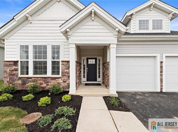 15 Galerie Court, Monroe, NJ 08831
