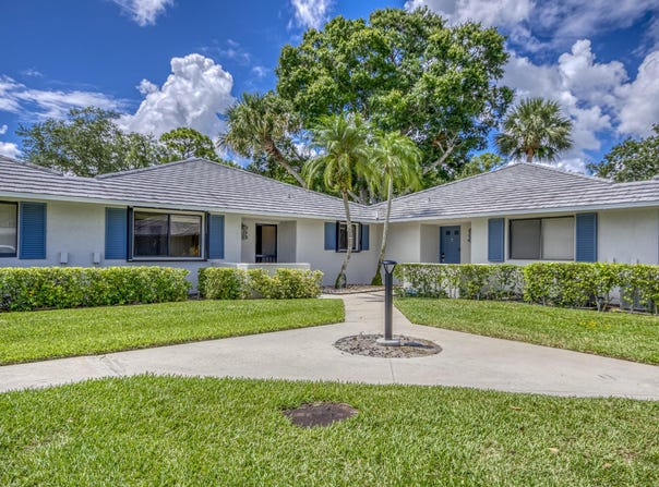 713 Club Drive, Palm Beach Gardens, FL 33418