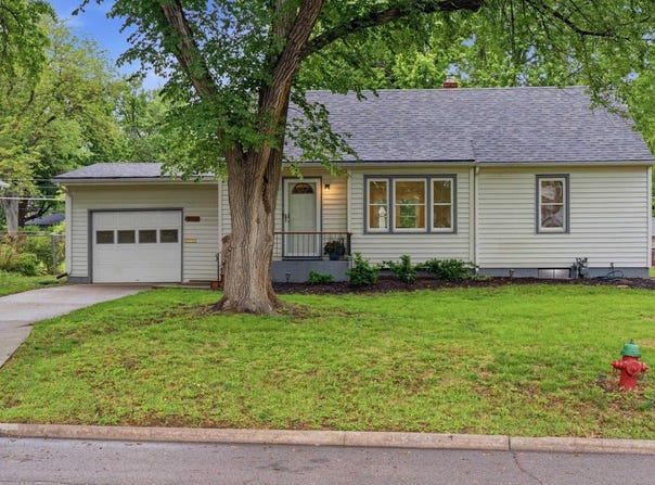 3226 SW Munson AVE, Topeka, KS 66604