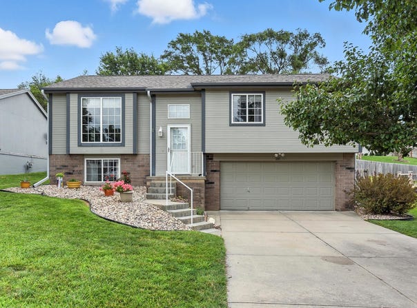1101 Marshall Circle, Papillion, NE 68046