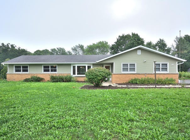 W164N5080 Lone Oak Ln, Menomonee Falls, WI 53051